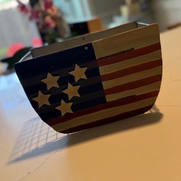 Russ Berrie | Vintage Handpainted USA America Patriotic Flag Metal Basket 🇺🇸 - Picture 2 of 9